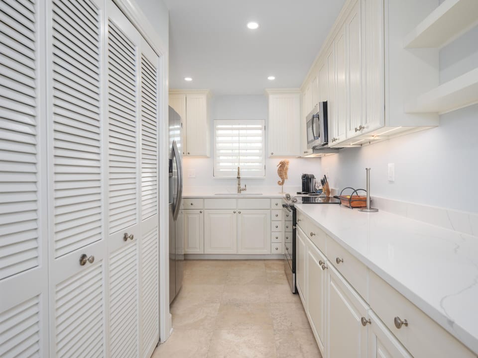 Fully Equipped Kitchen with Stainless Steel Appliances