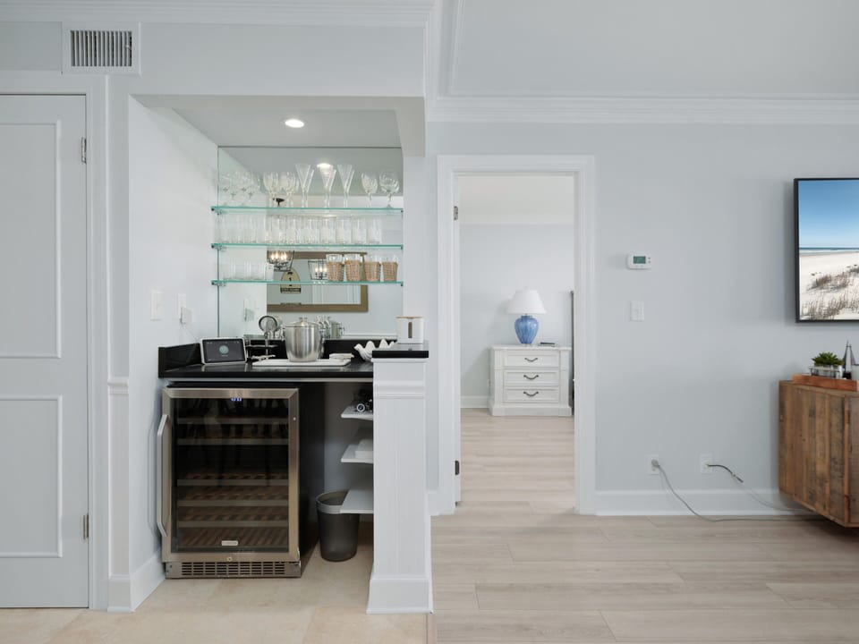 Dining Area - Bar with Wine Cooler