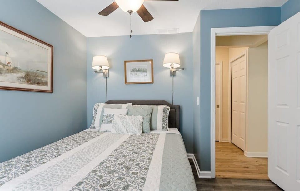 Luck Duck Cottage: queen bedroom # 3