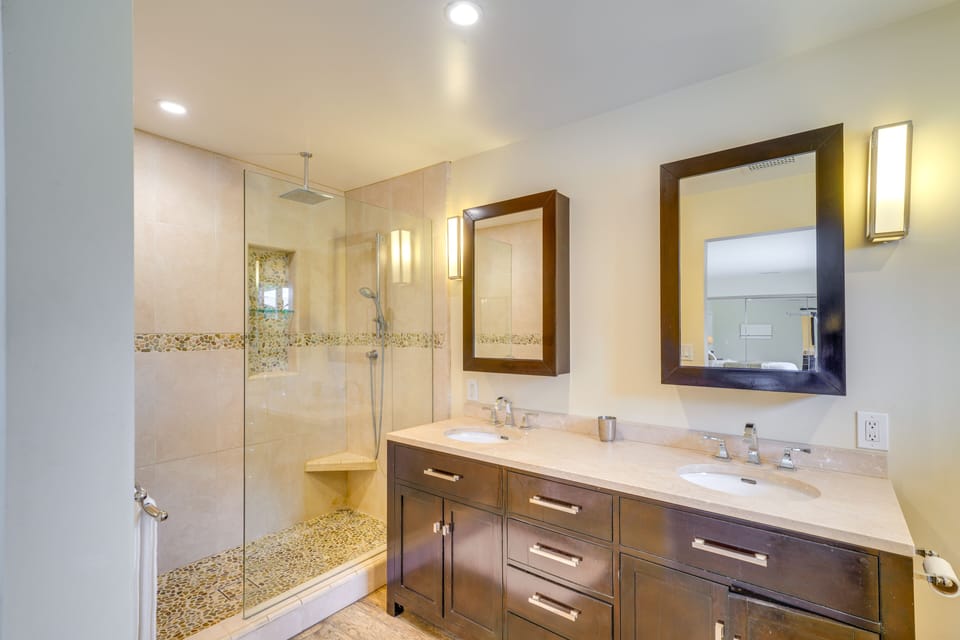 Bathroom | Complimentary Toiletries | Towels | Hair Dryer