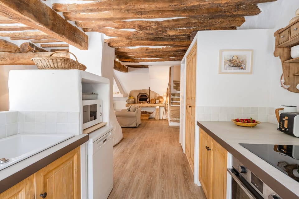 Modern, fully equipped kitchen for your convenience