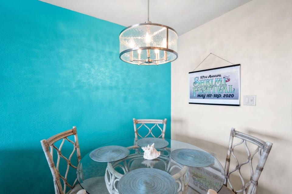 Dining area. Seats 4
