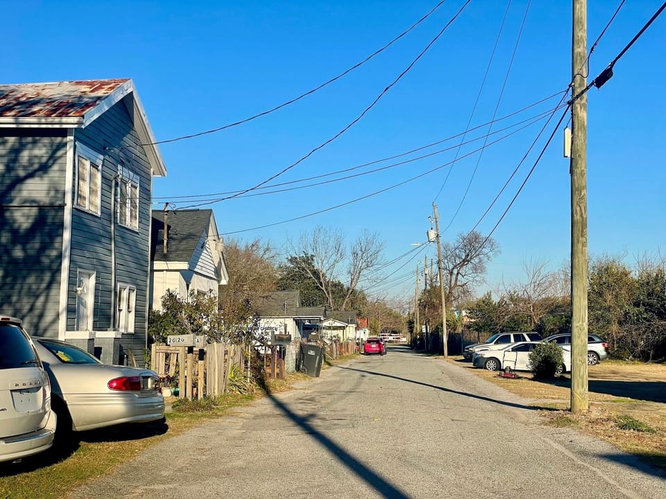 Neighborhood- Please do not book if you aren't comfortable in working class area