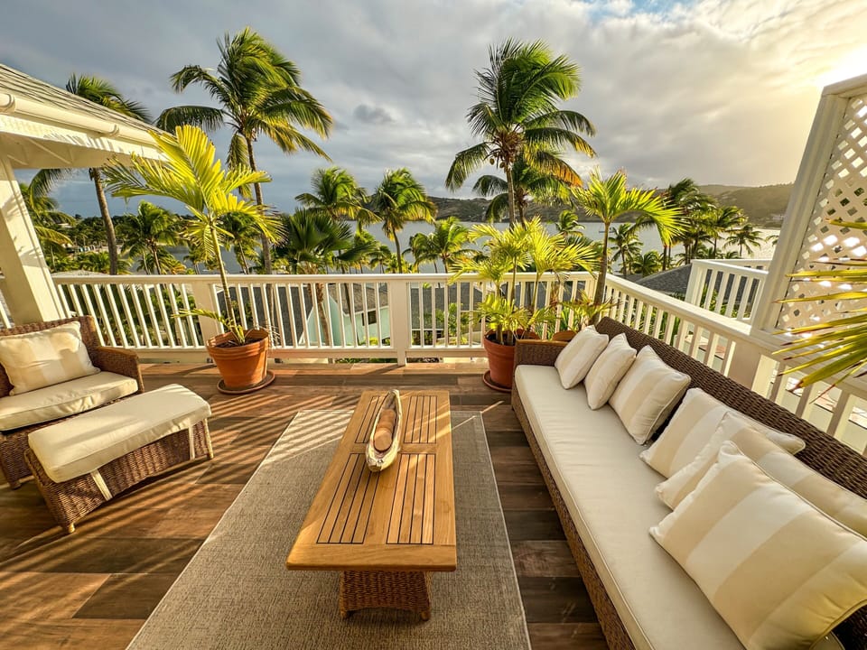Comfortable bacony lounge with beatiful views of the bay.
