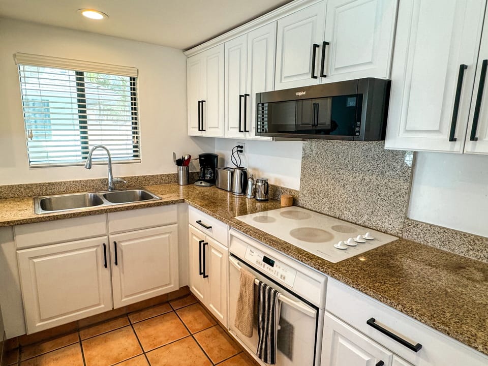 Fully equipped kitchen.