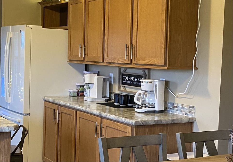 Keurig, French press and traditional drip. K cups available 