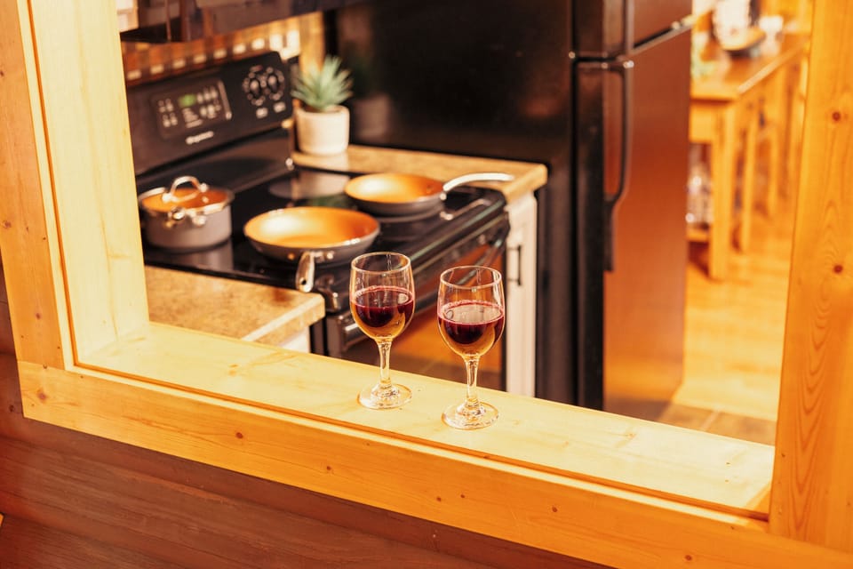 No need to slave away in the kitchen for hours! Take a break, sip some wine 🍷 and catch up with family. Life is too short not to enjoy the little moments. 