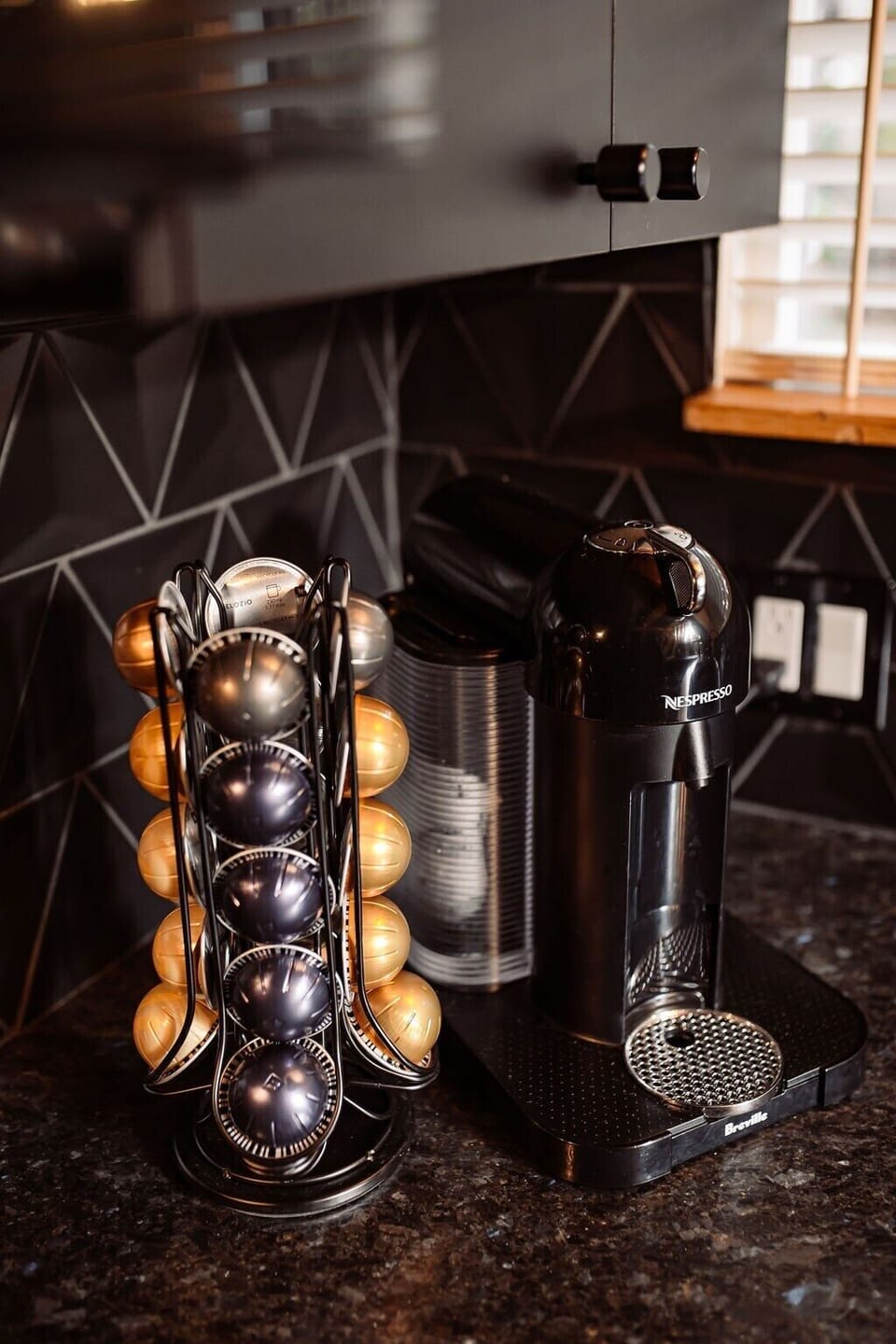 Premium Nespresso Vertuo single cup coffee maker, a French press is provided as well