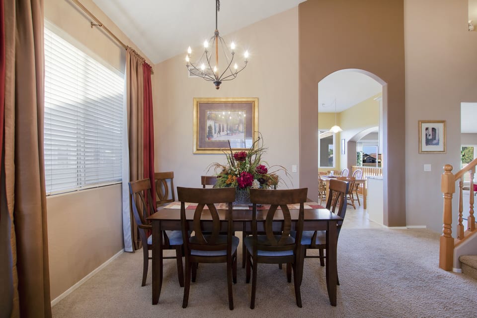 Formal dining area (1)
