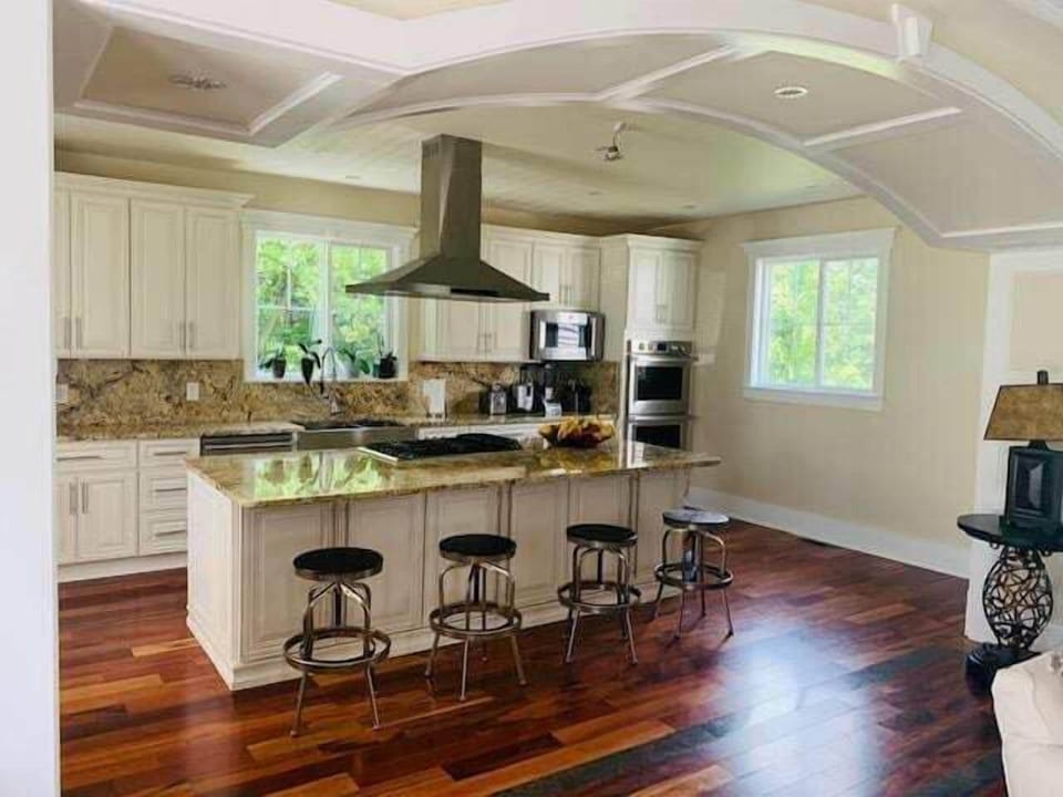 Kitchen 1m- Main Floor
