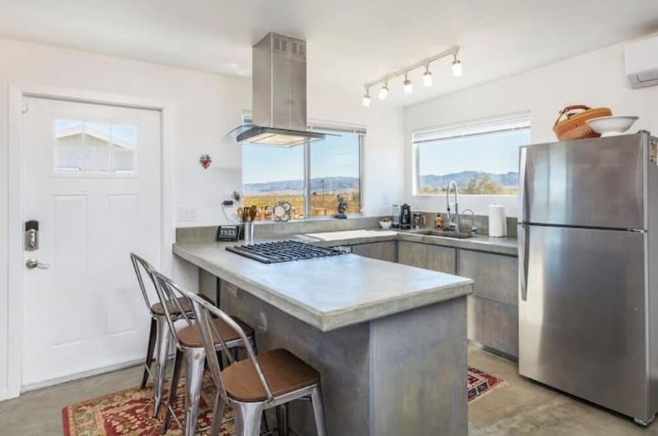Full kitchen