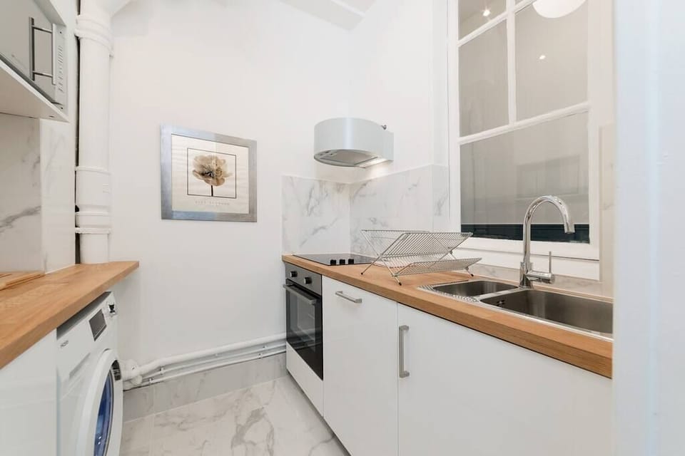 Kitchen + washing machine / Cuisine + machine à laver