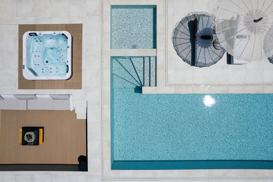 Another aspect of the pool terrace.
