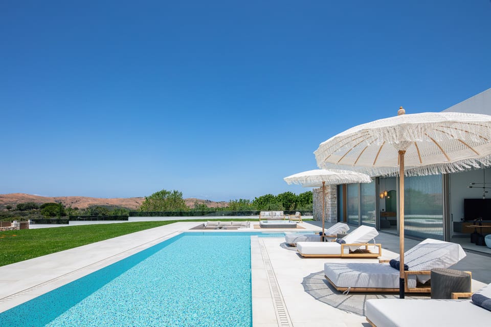 Pool surroundings that stimulate the senses.