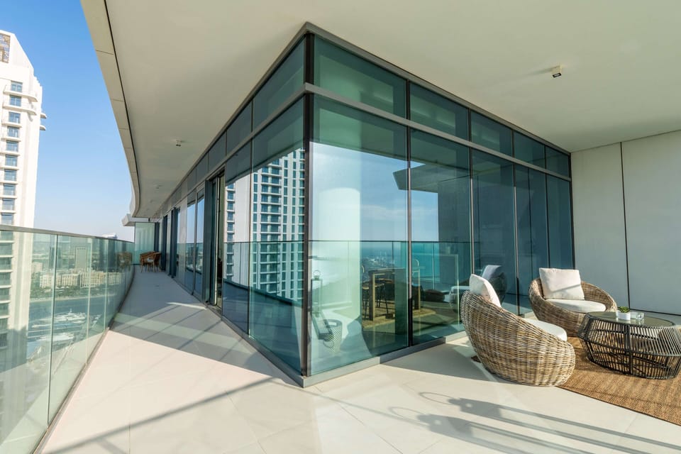 Balcony With Sitting Area to Enjoy Panoramic View of the Atlantis