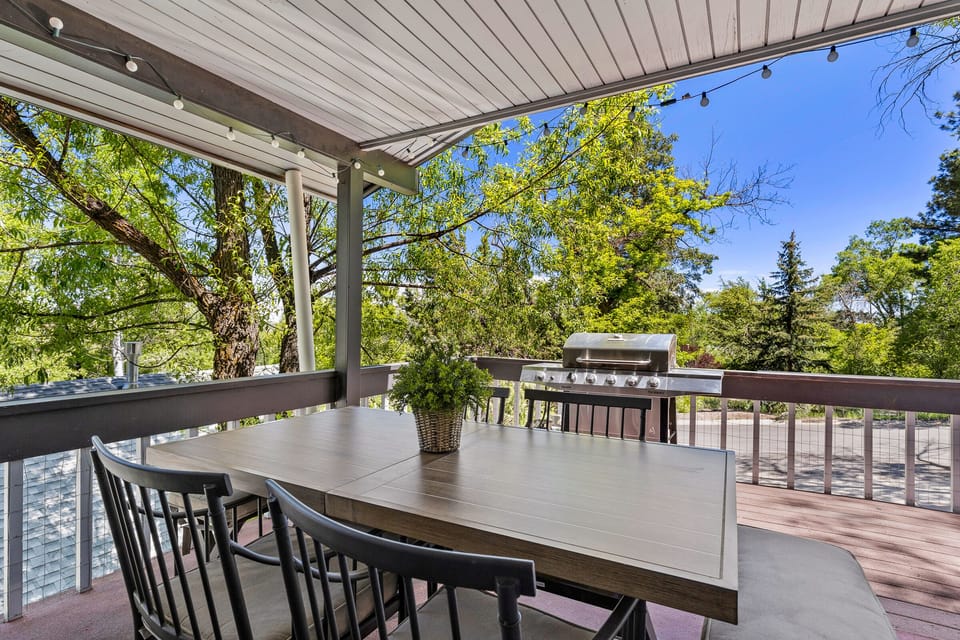 Outdoor Dining/BBQ