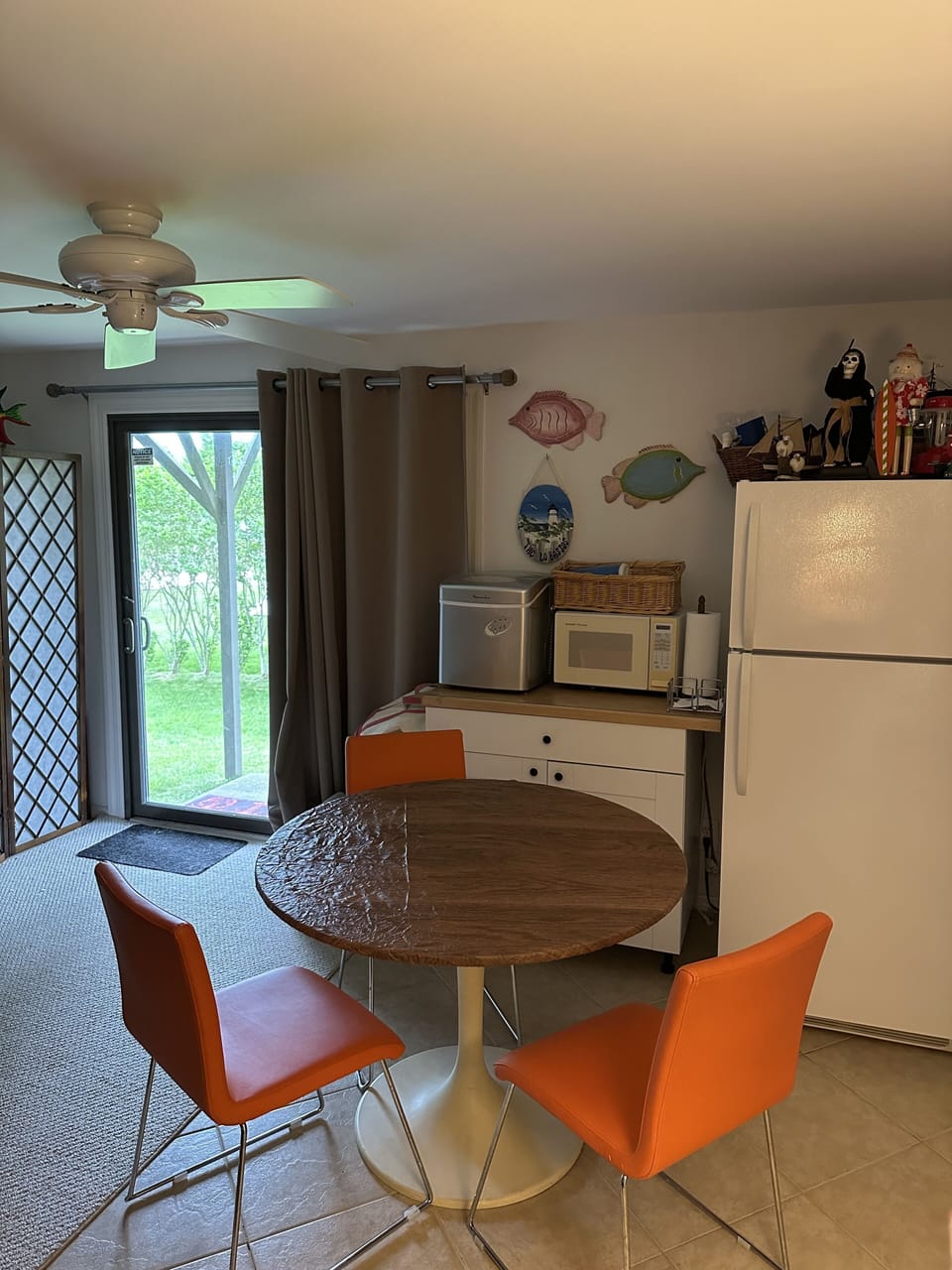 Secondary downstairs living space with additional fridge/freezer
