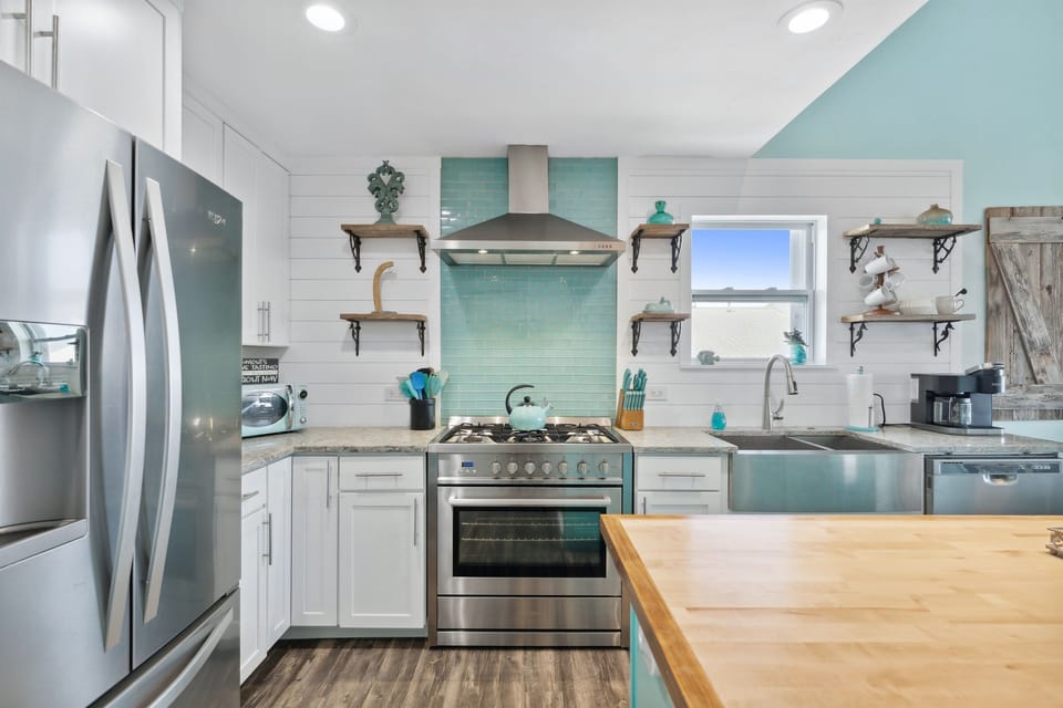 Gas range and oven