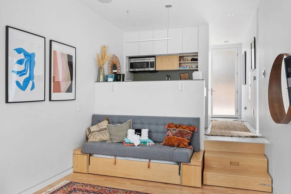 bed turns back into a couch