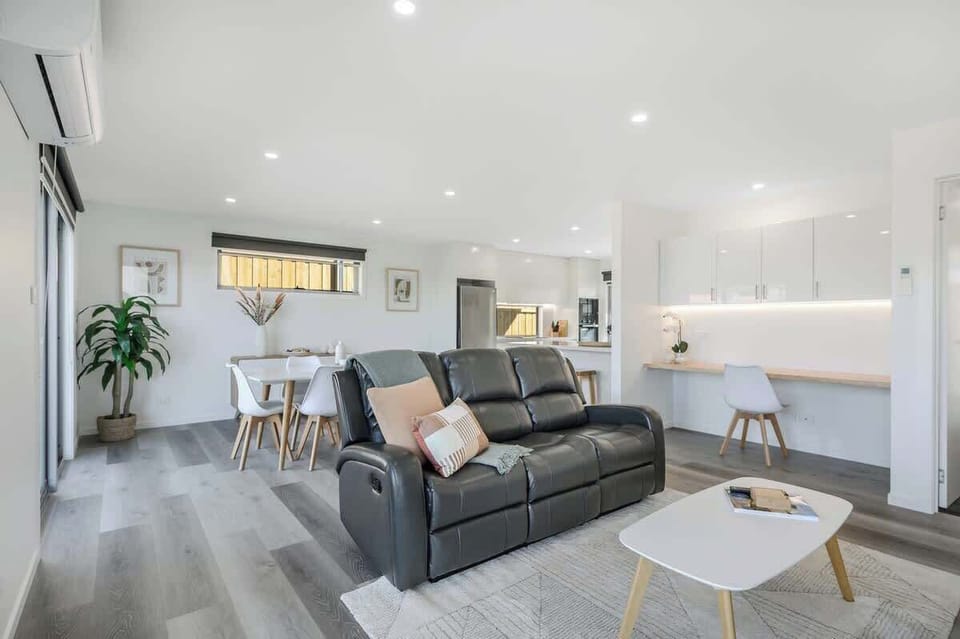 Great family room with comfy lounge and smart TV  and WiFi