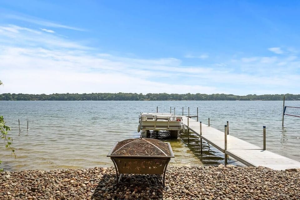 We rent the pontoon for $300/day. Rentals must be secured and contracts signed before the day of check-in.