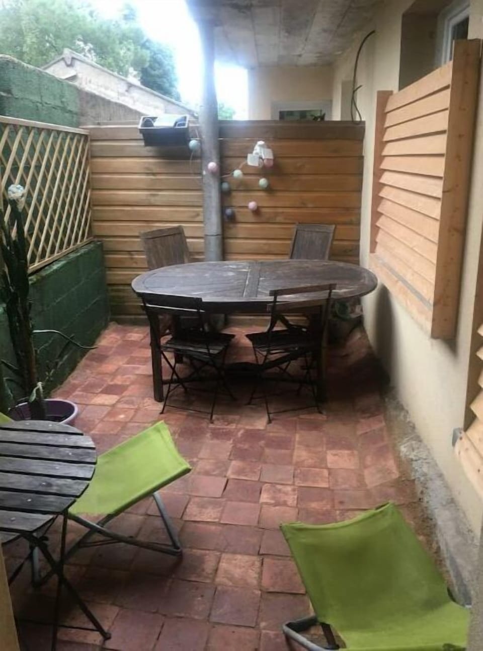Outdoor dining