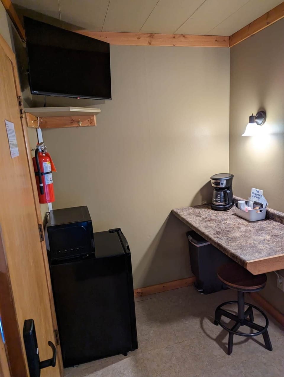 Room 4 - Smart TV, Coffee Maker, Microwave, Fridge/Freezer