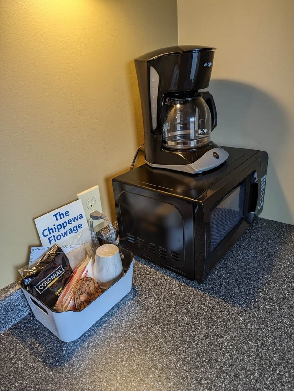 Coffee Maker, Microwave, Fridge/Freezer