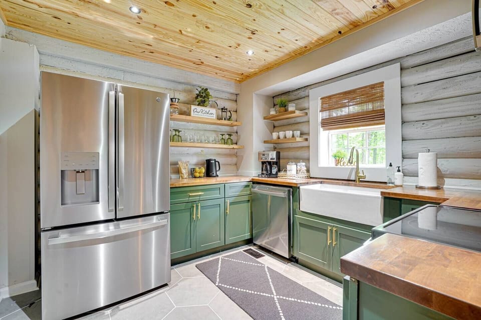 Fully stocked kitchen with stainless steel appliances & everything you need for a home made meal.