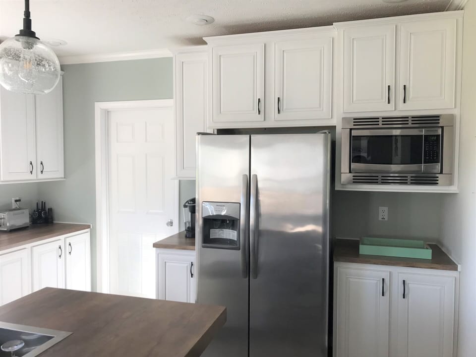 Refrigerator and  microwave 