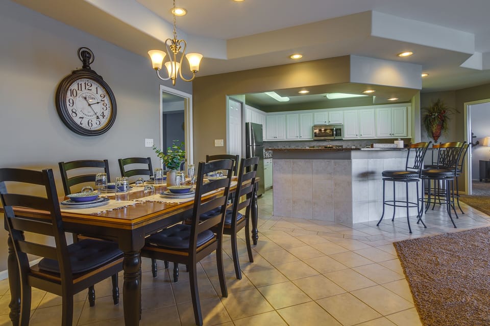 Dining Area | Dishware & Flatware Provided | Central A/C