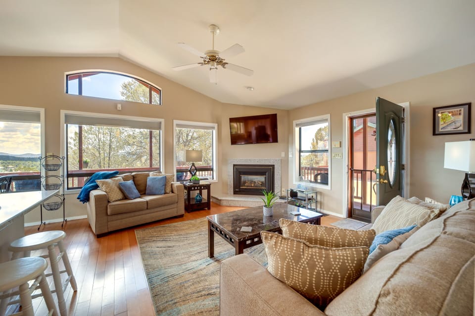 Living Room | Free WiFi | Central A/C & Heating | Smart TV | Board Games | Books