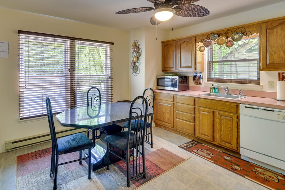 Kitchen & Dining Area