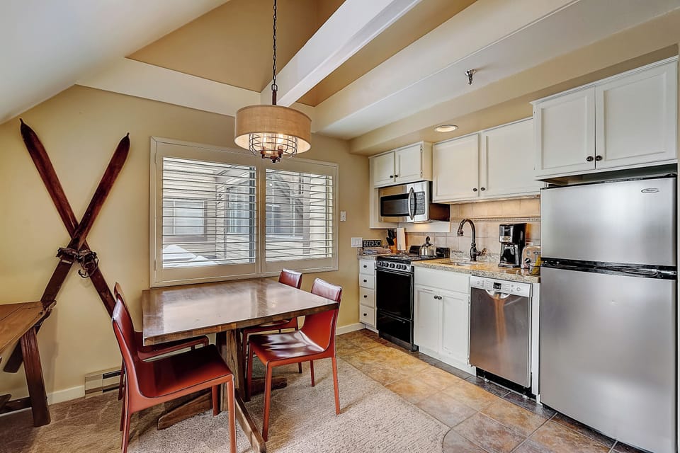 Kitchenette / Dining