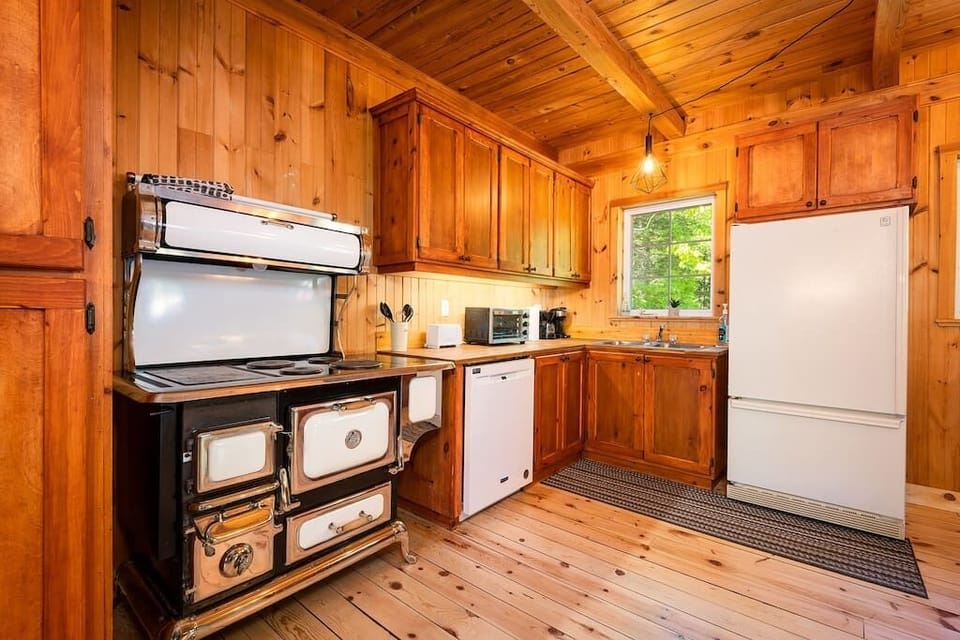 Kitchen, with an antique but modernized oven