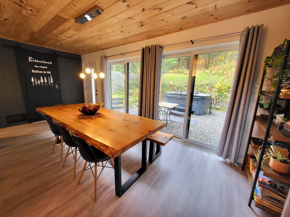 Dining table (3)