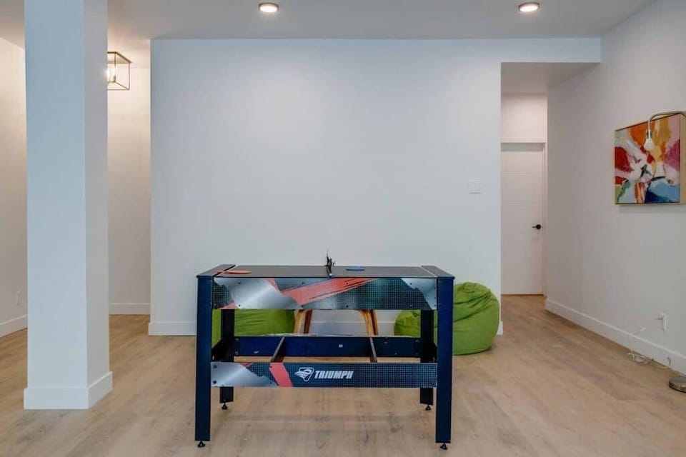 Living room 2 with small table tennis