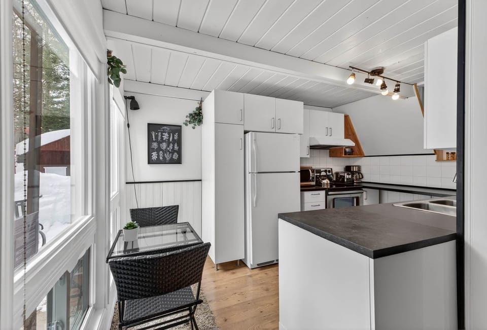 Kitchen, dining area