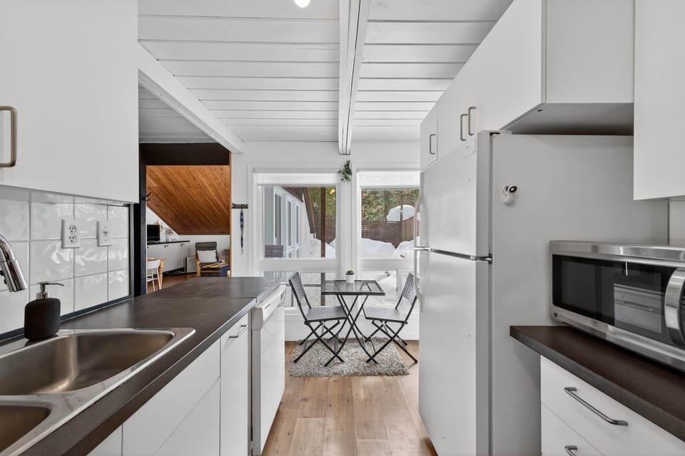 Kitchen, dining area