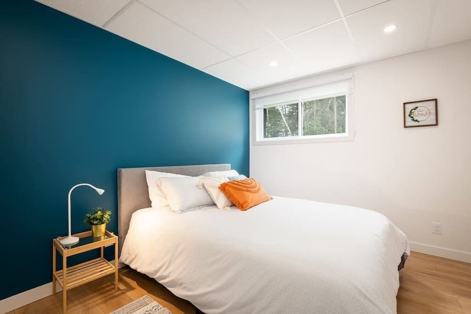 Bedroom 4 (Queen bed)