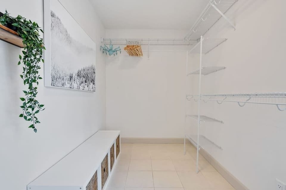 Walk-in lobby (2)