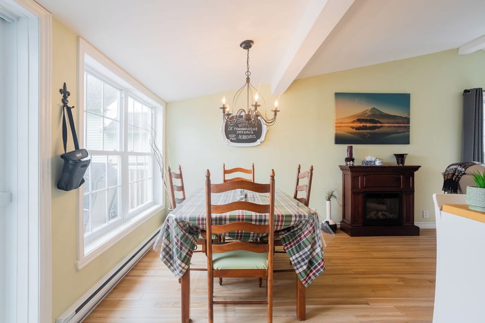 Dining room with electric fireplace 