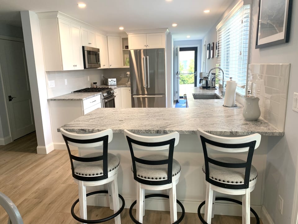 Completely remodeled spacious kitchen