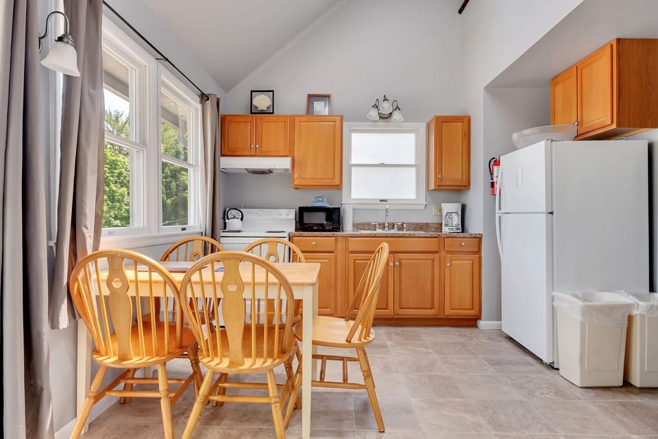 Kitchen/Dining area