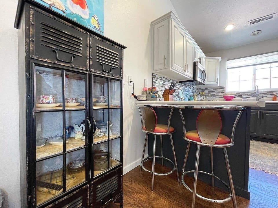 Kitchen with Breakfast Bar