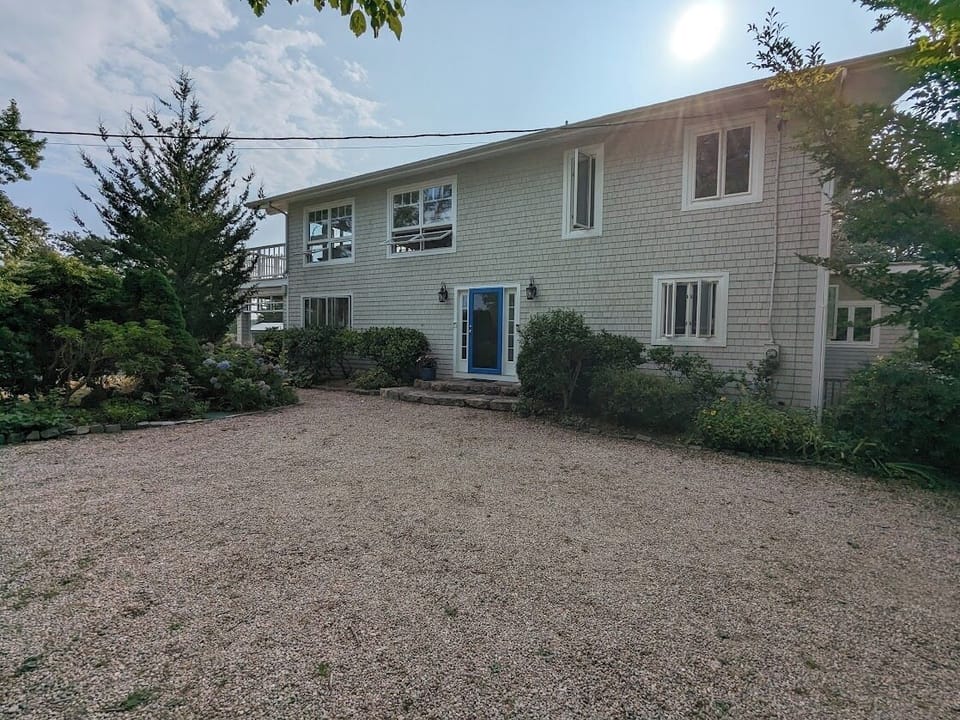 Large driveway, plenty of parking.