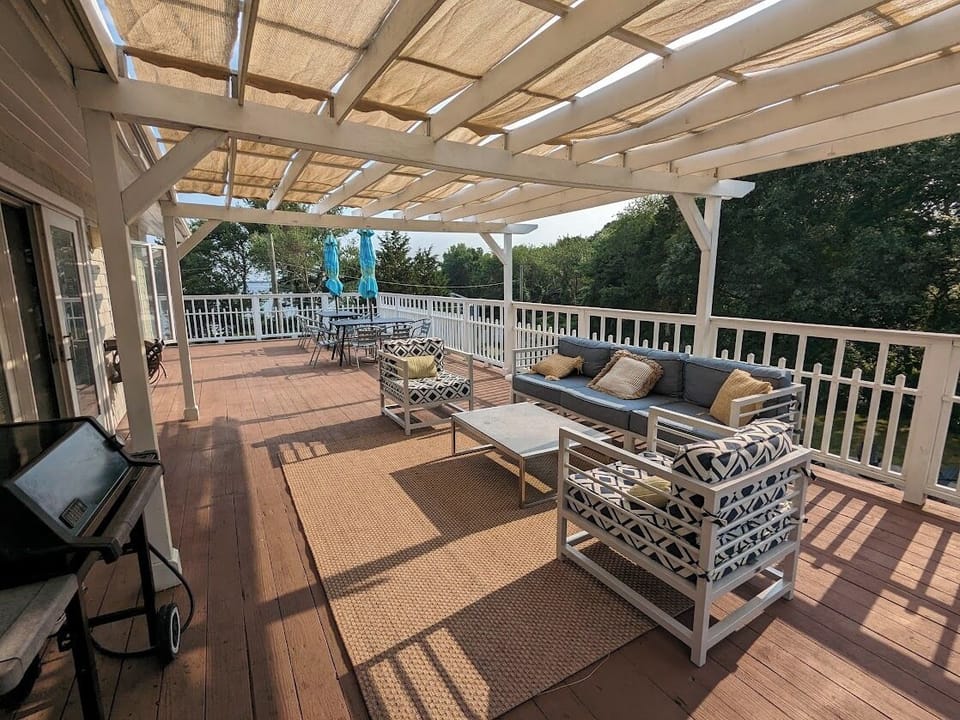 Large outdoor deck, well furnished.