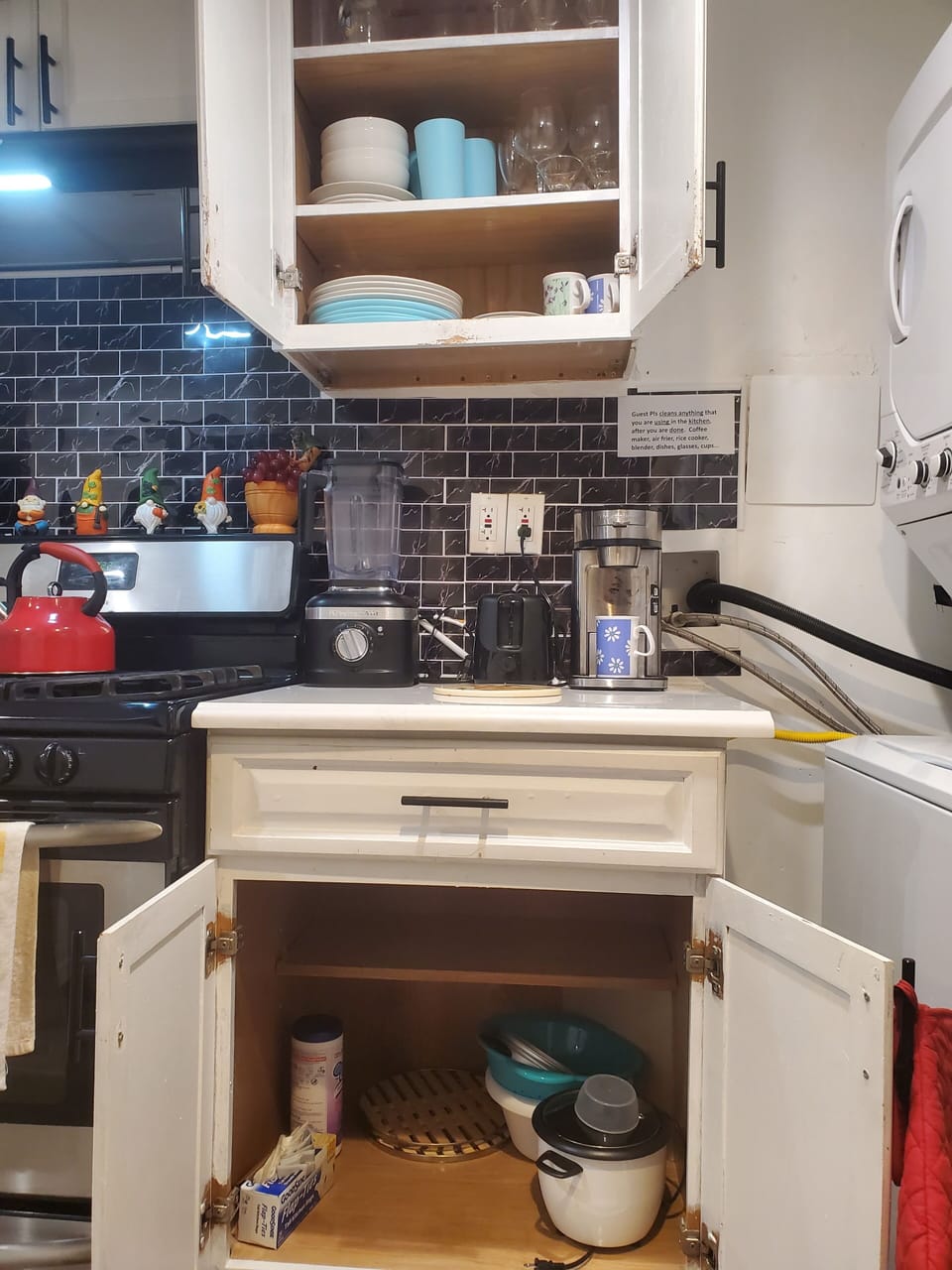full equiped kitchen appliances and utensils for guest