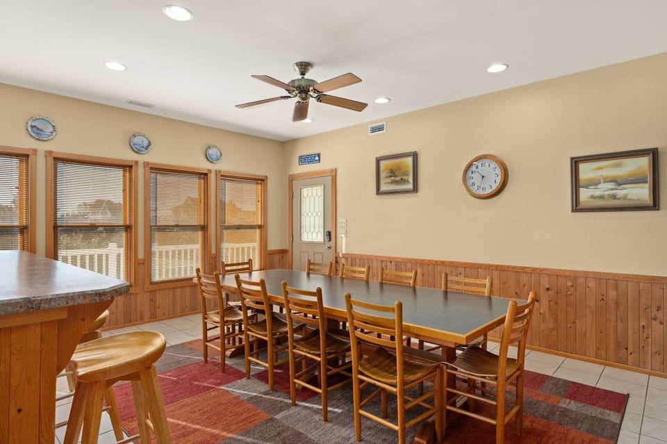 WH155: Off Crew | ML Dining Area - Seating for 10 - Main Entrance