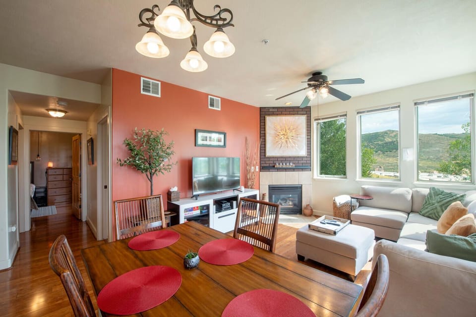 Enjoy mountain views from the living or dining area w/plenty of seating for all
